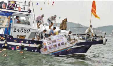 長洲盂蘭紙紮鬼王避風雨不出巡