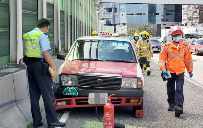 的士觀塘撞石壆 中年司機疑病發身亡