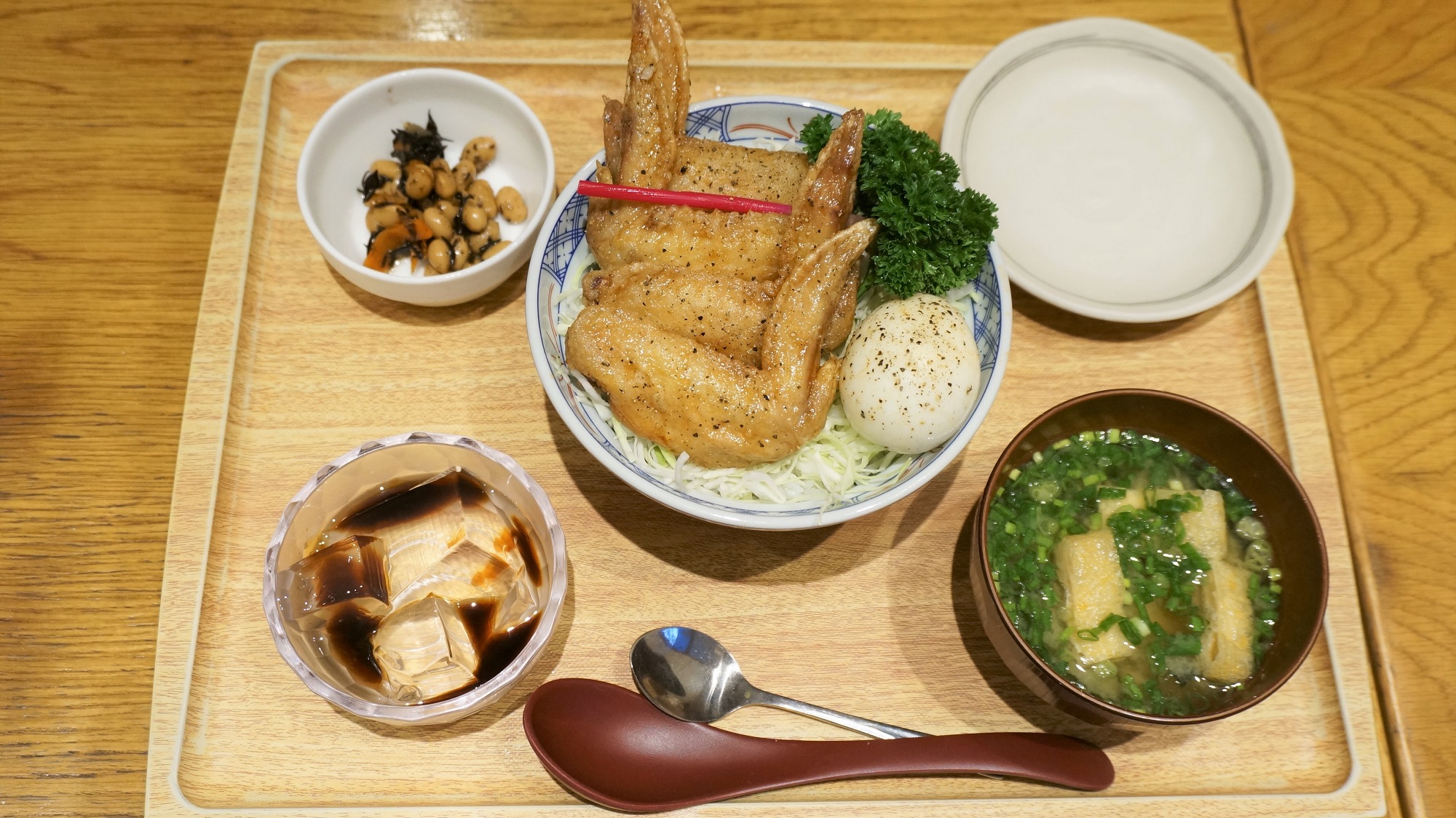 【美食】期間限定「鳥開手羽先丼」