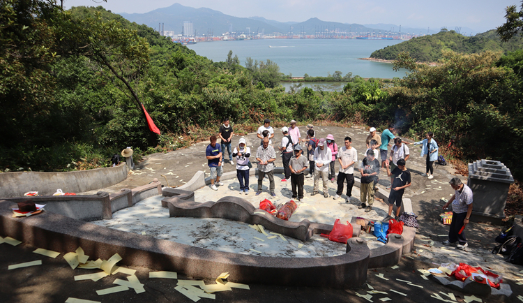 榕樹凹子孫海外歸來祭祖