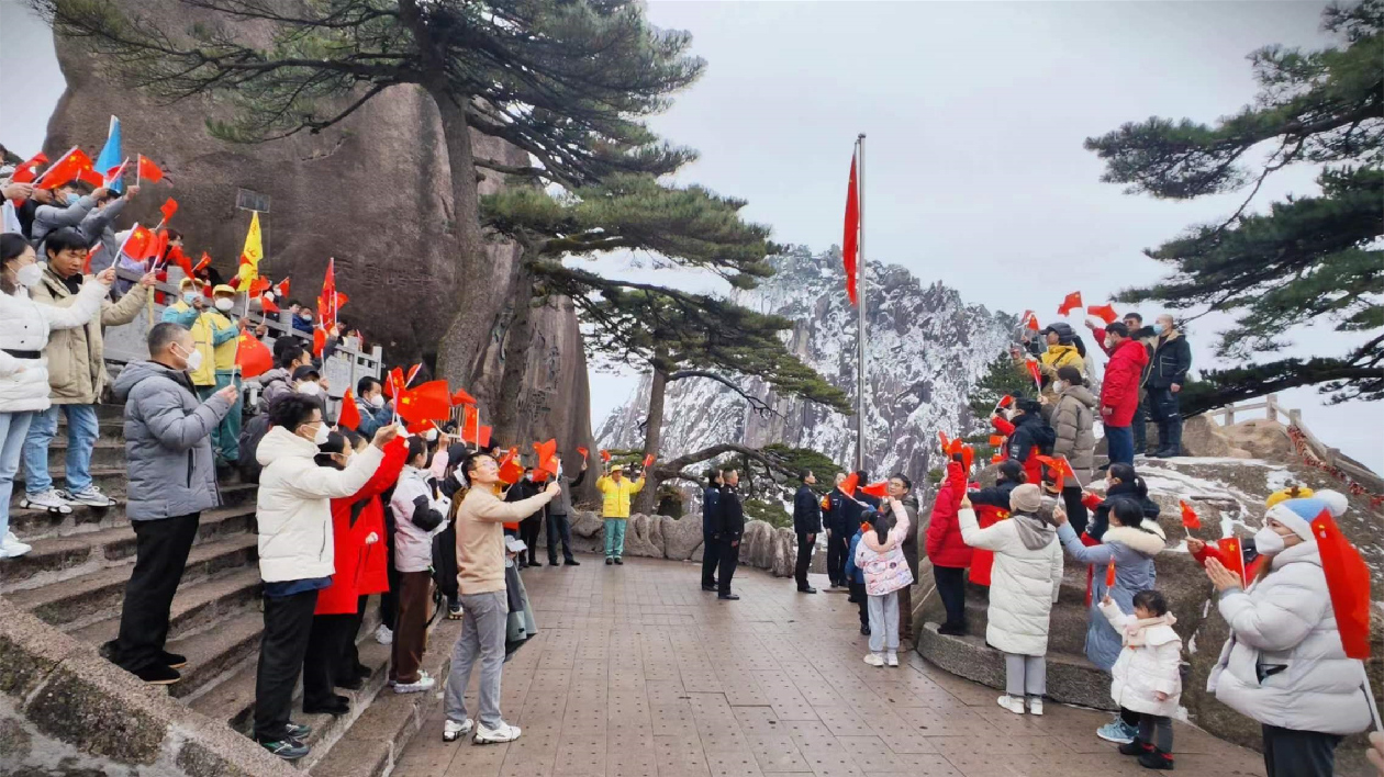 小長假劲增68%  黃山雪景迎客「頌」