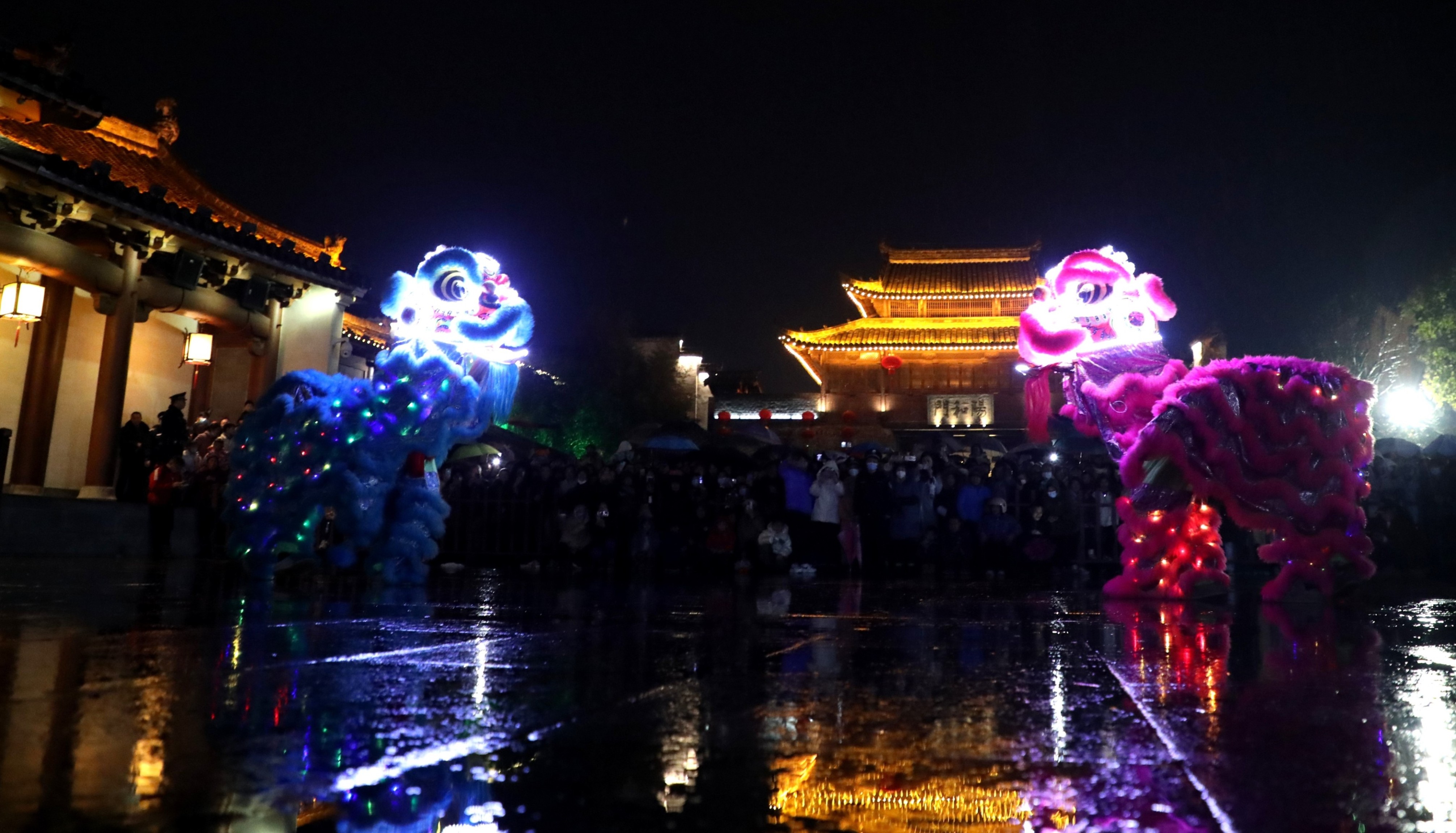 皖歙縣：春雨潤古城 龍騰鬧元宵