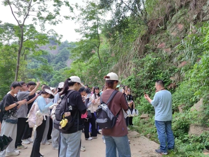 廣東南雄恐龍化石「研學熱」持續升溫