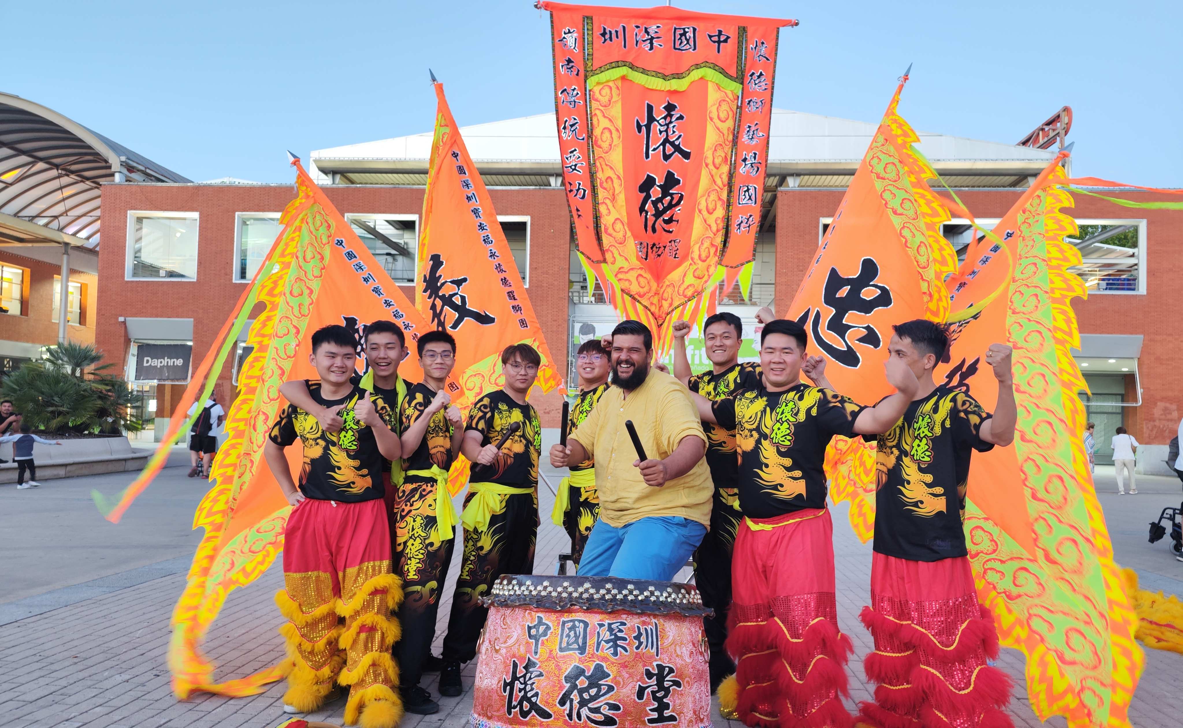 深圳高樁醒獅表演點燃西班牙馬德里「城市之夏」