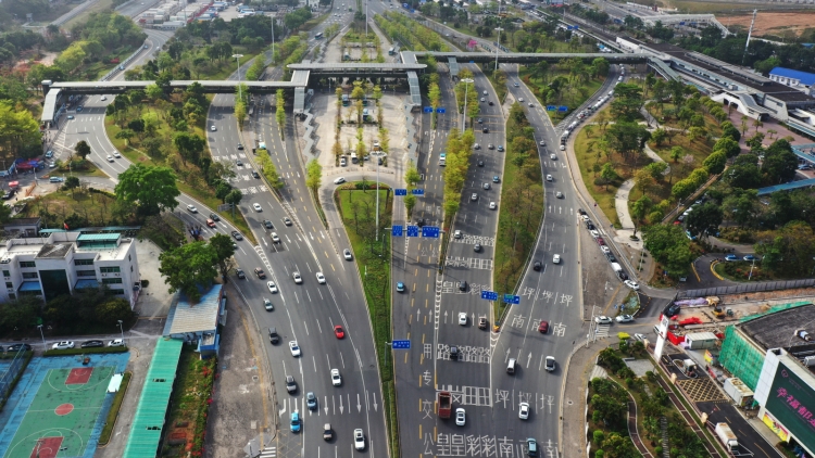 深圳35條公交線路有調整 今日起執行