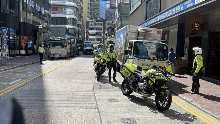 警方港島打擊貨車違例 發686張定額罰款單