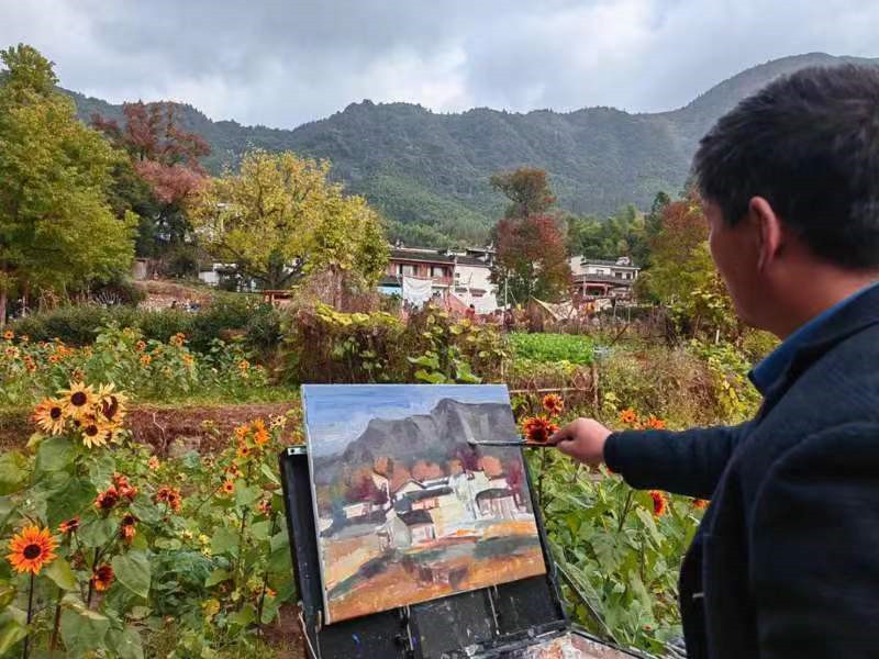 塔川秋葉分外紅 皖黟縣宏村鎮以高質量黨建增色鄉村旅遊