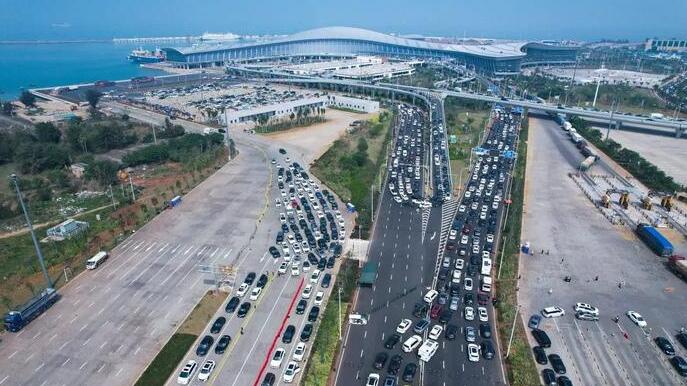 海口三港已恢復正常運營 臨時待渡停車場19日晚將關閉