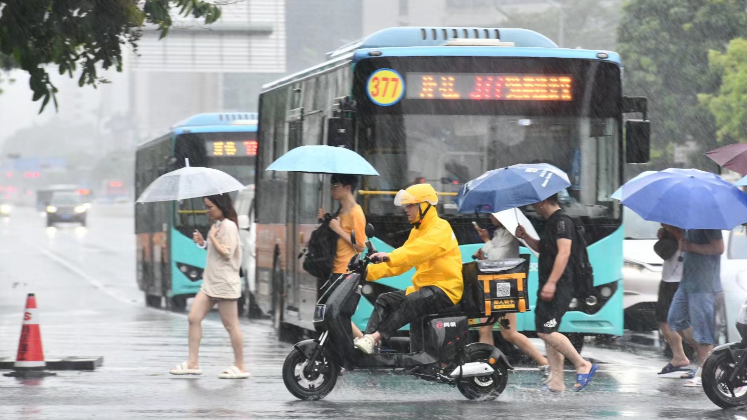 暴雨紅色預警 廣東中山部分鎮街停課