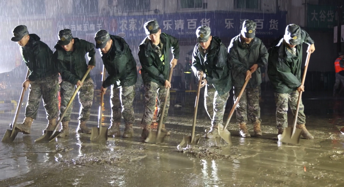 有片丨【黃山防汛救災見聞錄】歙縣：軍地魚水情  連夜速馳援