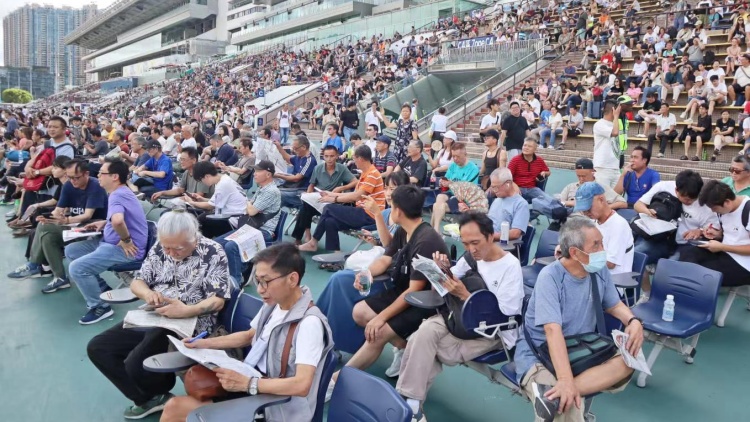 沙田馬場上演馬季煞科日 馬迷看好伍鵬志封王