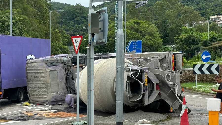 西貢田螺車翻側 往九龍方向嚴重受阻