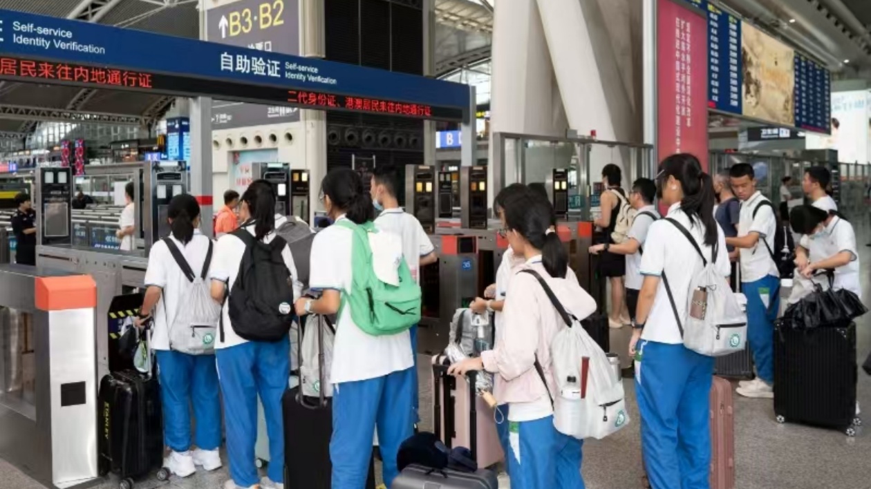 暑運學生客流迎來高峰  廣鐵加開列車保障旅客出行