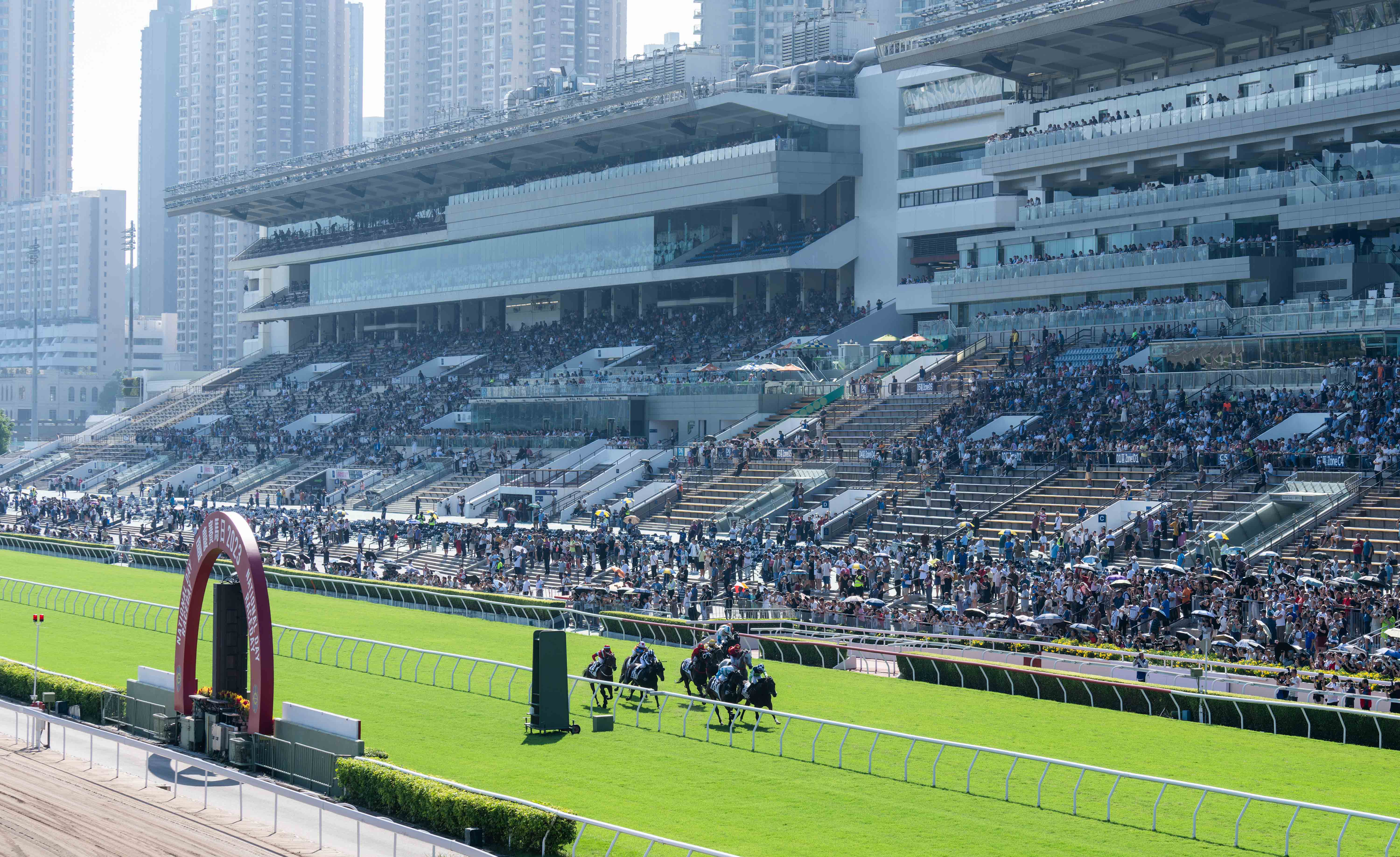 香港賽馬會辦「國慶賽馬日」連串精彩活動齊賀國慶