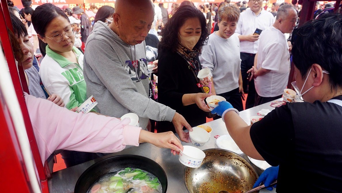 展現特色美食文化 激發市場消費活力 撫順首屆麻辣拌品鑑大賽熱辣火爆