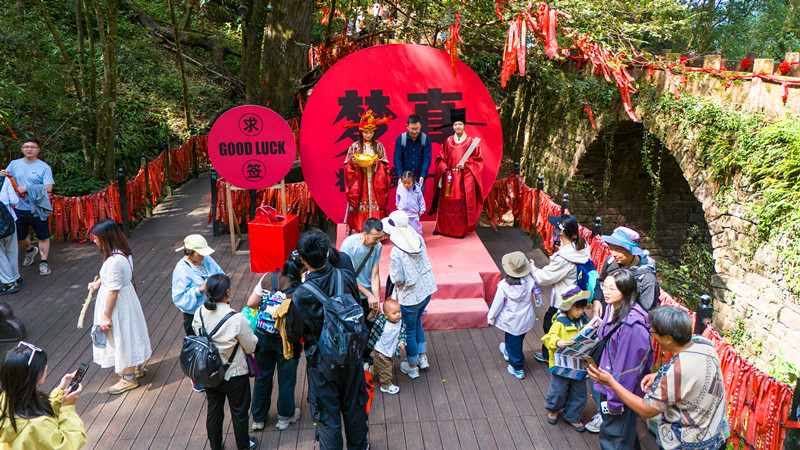 服務「滿格」客流「滿園」  皖休寧齊雲山場景新增勢勁