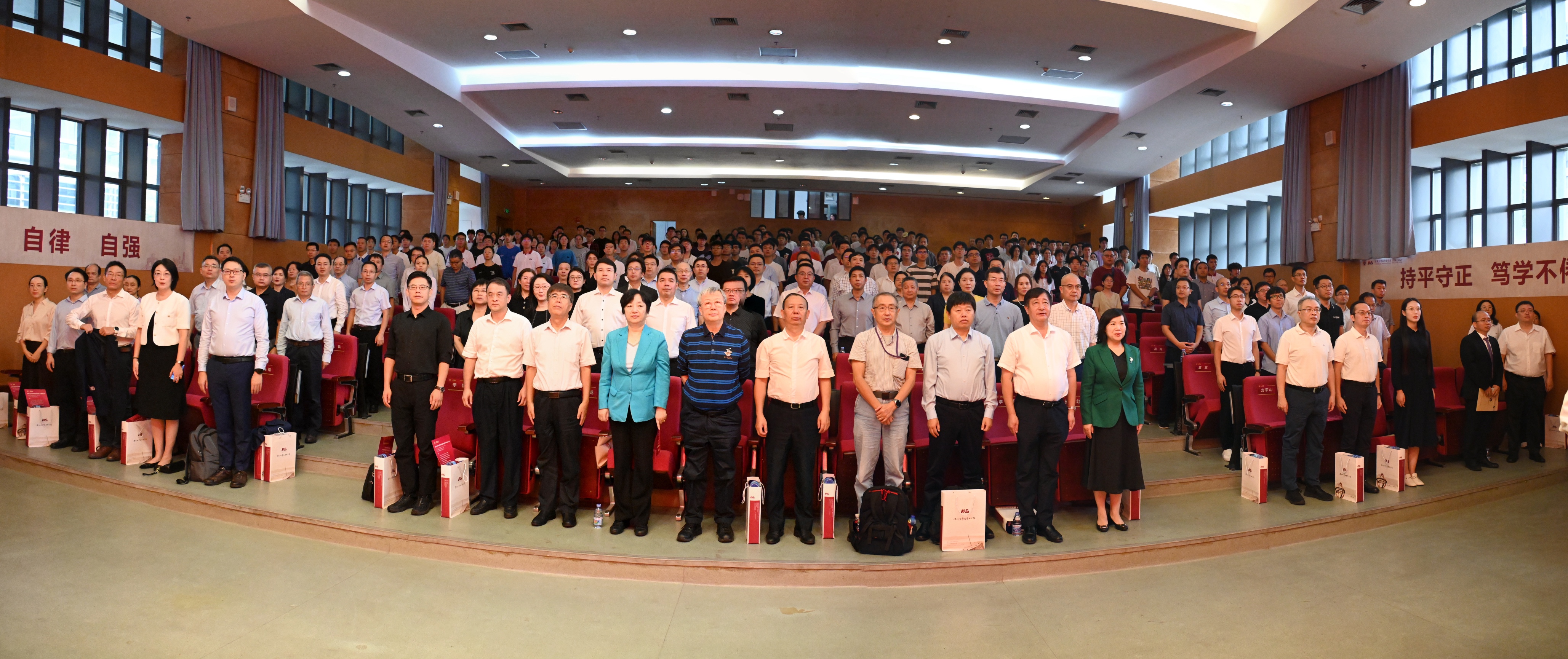 深圳大學高等研究院建院十周年  科研和拔尖創新人才培養碩果纍纍