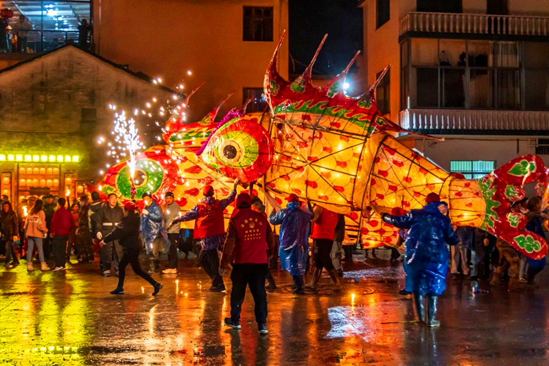 歙縣魚燈「游入」北京《悟空之境》