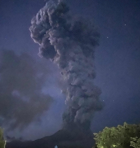 菲律賓坎拉翁火山爆炸性噴發 官方調升警戒級別